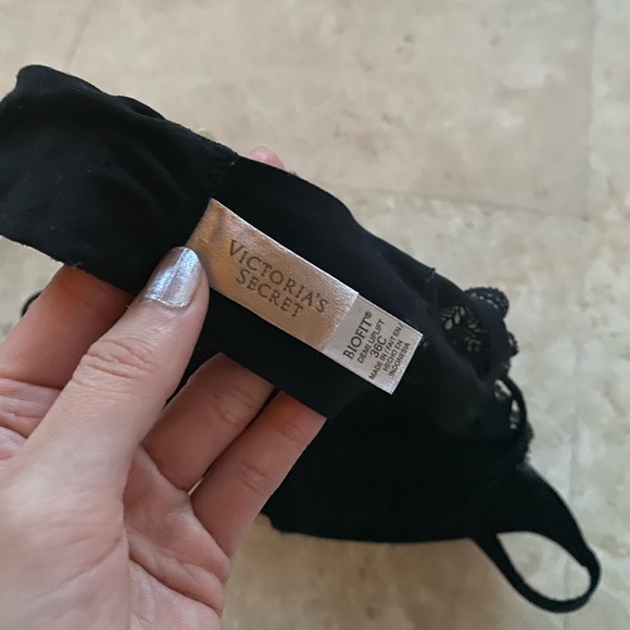 Victoria’s Secret Black Demi Uplift Bra - Picture 9 of 9